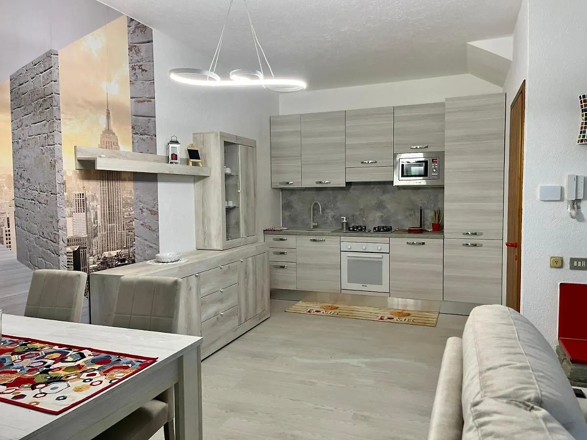 Lukas Home Con Il Cuore Appartamento 3 Camere Al Piano Terra E Appartamento 1 Camera In Taverna Merone 0*,  Italy