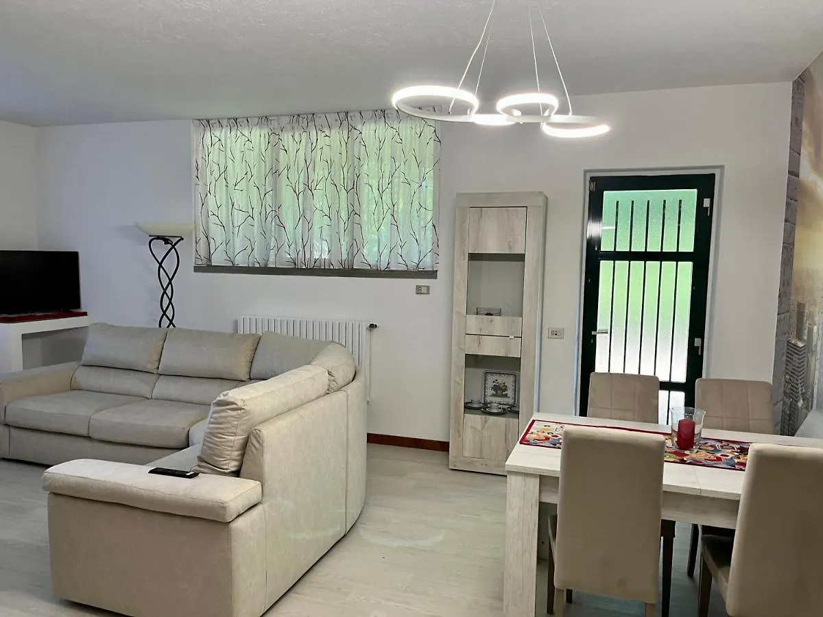 Apartment Lukas Home Con Il Cuore Appartamento 3 Camere Al Piano Terra E Appartamento 1 Camera In Taverna Merone