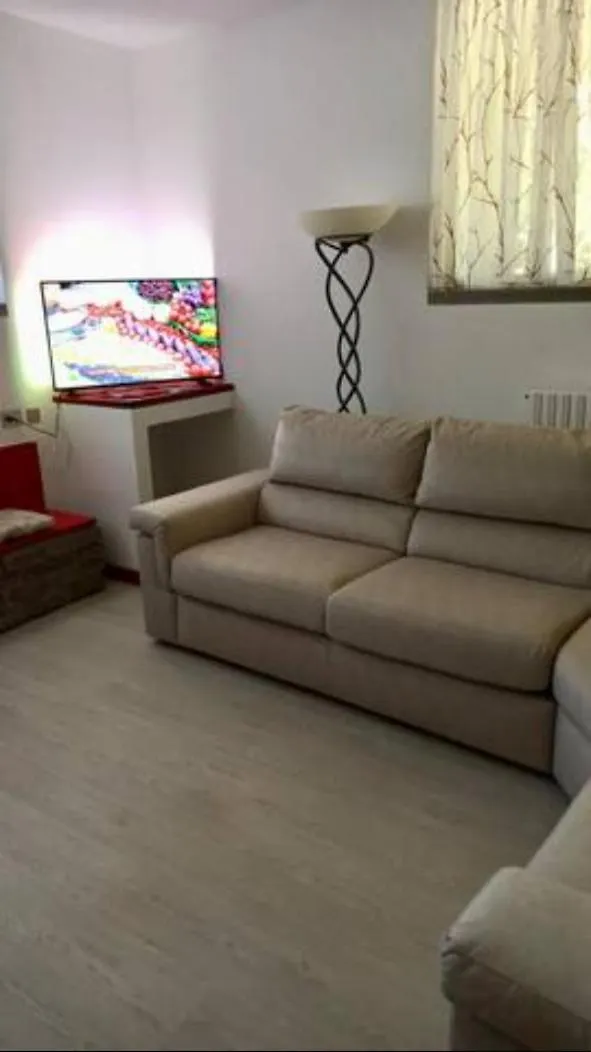Lukas Home Con Il Cuore Appartamento 3 Camere Al Piano Terra E Appartamento 1 Camera In Taverna Merone 0*,  Italy