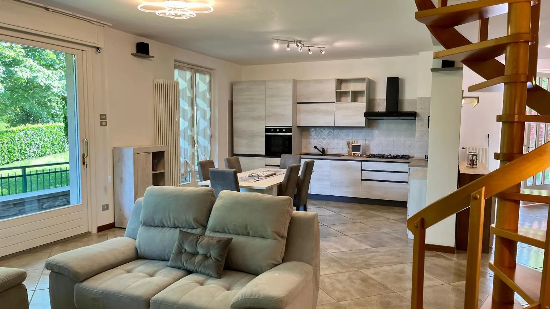 Lukas Home Con Il Cuore Appartamento 3 Camere Al Piano Terra E Appartamento 1 Camera In Taverna Merone 0*,