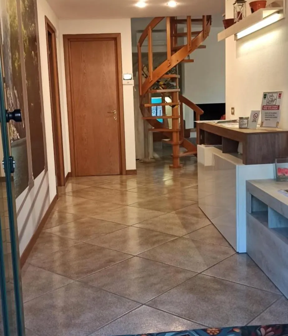 Apartment Lukas Home Con Il Cuore Appartamento 3 Camere Al Piano Terra E Appartamento 1 Camera In Taverna Merone