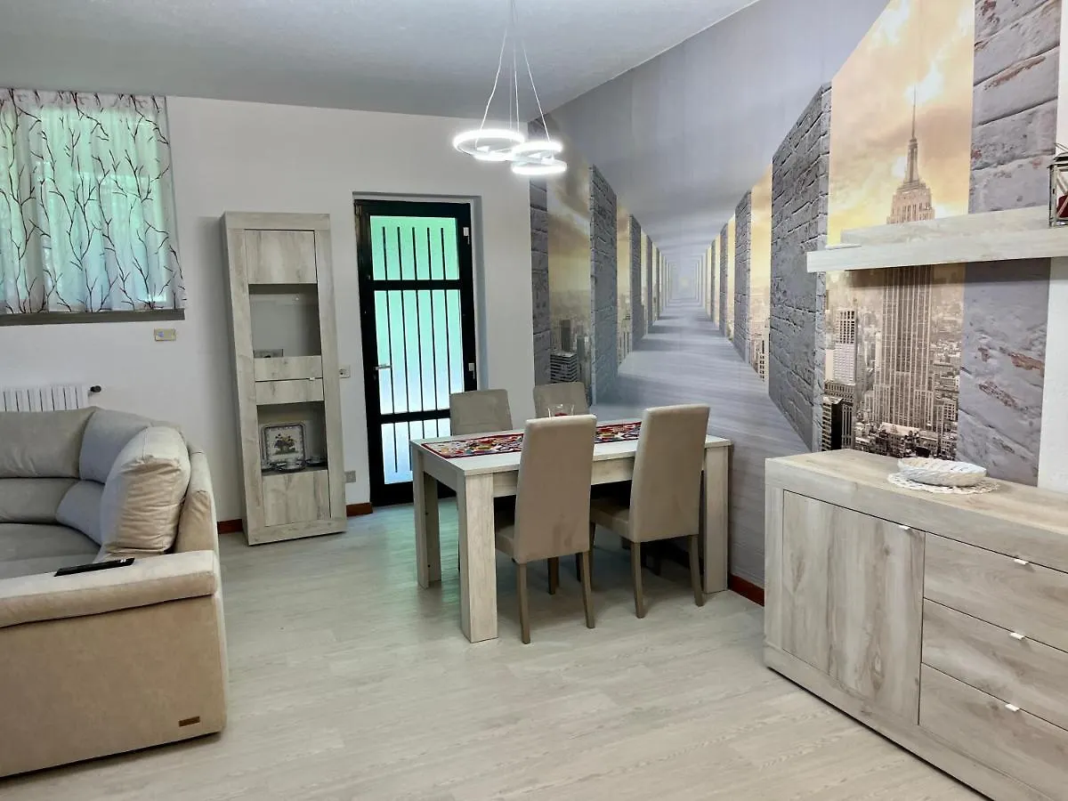 Lukas Home Con Il Cuore Appartamento 3 Camere Al Piano Terra E Appartamento 1 Camera In Taverna Merone 0*,  Włochy